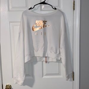 Cropped white nike sweatshirt